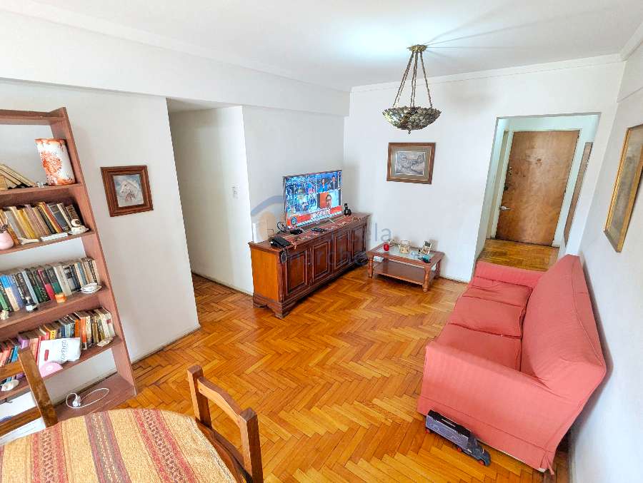 Departamento en venta en Flores, CABA, 4 ambientes con balcón corrido - Imagen 3