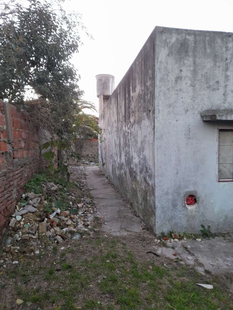 Casa en venta en La Plata, Buenos Aires, 5 ambientes a reciclar - Imagen 3