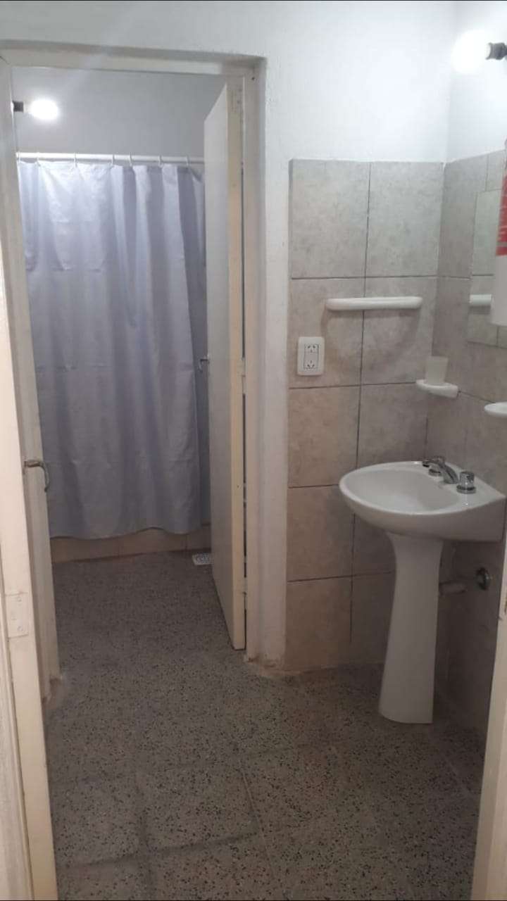 Casa En Alquiler Temporario En Bialet Masse, Crdoba, Con Pileta Y Cochera Techada - Casa en Temporario en Bialet Masse con 2 dorm., 4 amb., 100 m2 cubiertos y 300 m2 totales - imagen 9