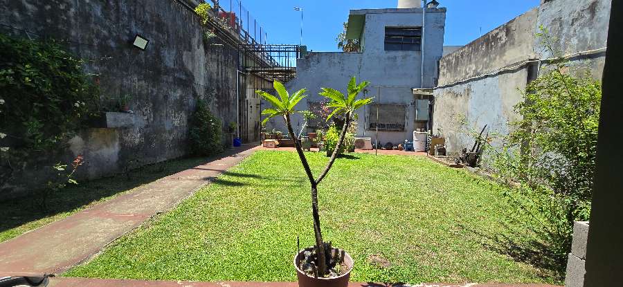 Departamento único en Flores en Venta · dueño directo · 2 dorm · cochera · 240 m² de lote - Imagen 2