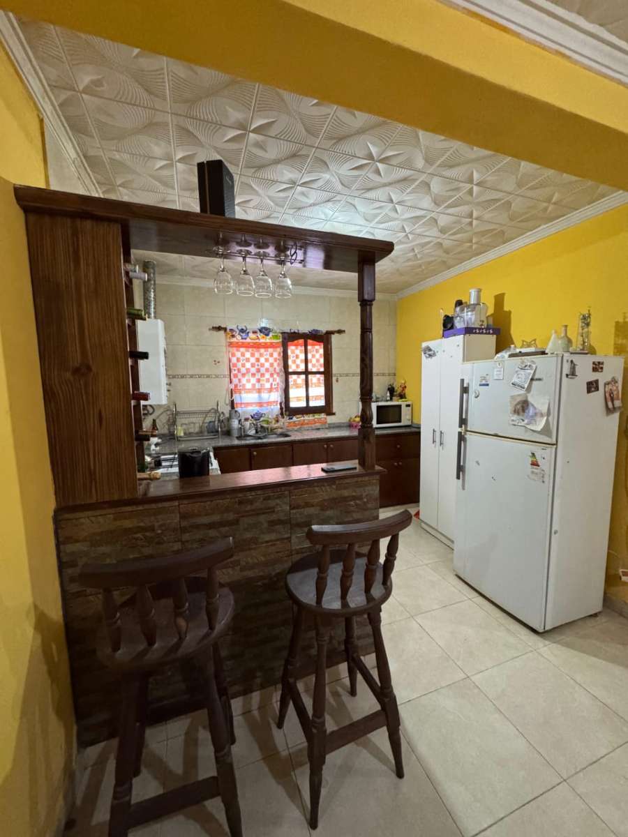 Casa en venta en Villa Carmela, Tucumán, 3 dormitorios y 3 cocheras - Imagen 2